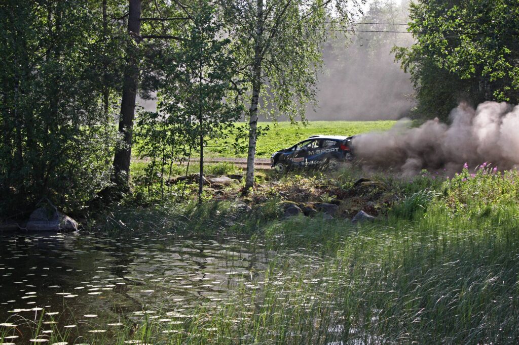 Vauhti, yleisö ja tunnelma talteen – Tapahtumakuvauksen uudet ulottuvuudet yle ralliradio soraa lumpeenlehdilla 2014